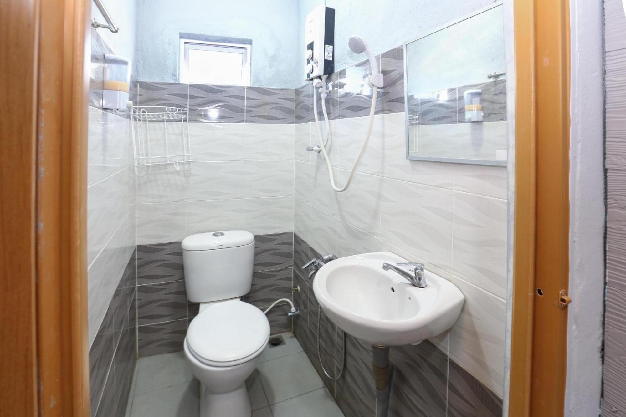 Spot On 89796 D'Noor Budget Inn Kota Bharu Exterior foto